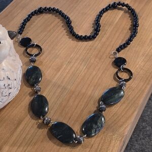 Necklace with oval-shaped peacock jasper stones and black onyx beads